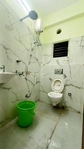 Bathroom Image of 300 Sq.ft 1 RK Apartment / Flat for rent in Keshtopur Kolkata for Rs. 16000
