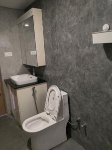 Common Bathroom Image of 598 Sq.ft 1 BHK Apartment / Flat for rent in Mahadevapura Bengaluru for Rs. 30000