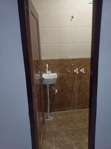 Bathroom Image of 700 Sq.ft 2 BHK Builder Floor for rent in Munnu Khera Lucknow for Rs. 6000