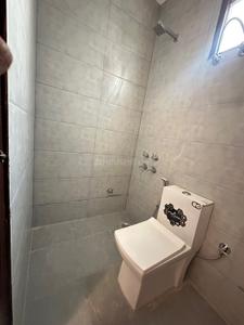 Bathroom Image of 250 Sq.ft 1 RK Apartment / Flat for rent in Palam Vihar Extension Gurgaon for Rs. 12000
