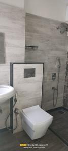 Bathroom Image of 925 Sq.ft 2 BHK Apartment / Flat for sale in Jiten Apartment, Andheri West Mumbai for Rs. 25000000