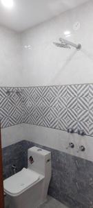 Bathroom Image of 900 Sq.ft 3 BHK Builder Floor for sale in Palam New Delhi for Rs. 7100000