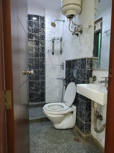 Common Bathroom One Image of 1050 Sq.ft 3 BHK Apartment / Flat for sale in RWA Saket Block J, Saket New Delhi for Rs. 35000000