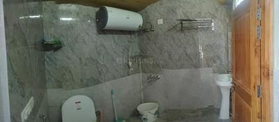 Bathroom Image of 1000 Sq.ft 2 BHK Studio for rent in Bemloi Shimla for Rs. 25000