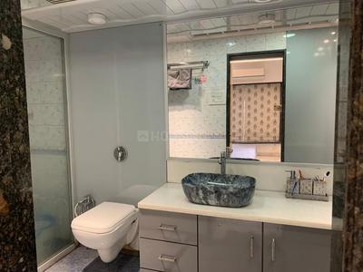 Bathroom Image of 4000 Sq.ft 4 BHK Independent House for sale in Andheri West Mumbai for Rs. 160000000