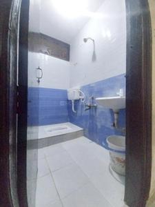 Bathroom Image of 945 Sq.ft 2 BHK Builder Floor for rent in Sector 104 Noida for Rs. 25500