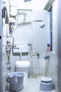 Bathroom Image of 2250 Sq.ft 4 BHK Independent House for rent in Sherpura Bharuch for Rs. 45000