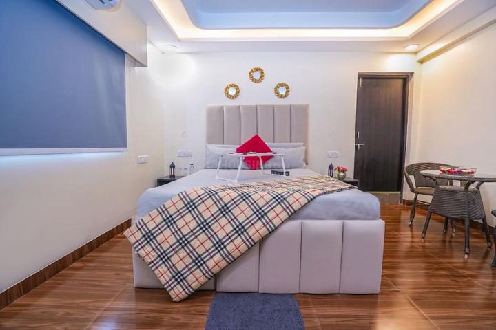 Devashri Monarch Palms Main Image 1