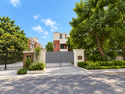 Image of 14500 Sq.ft 4 BHK Independent House for sale in Sector 9, Chandigarh for Rs. 820000000