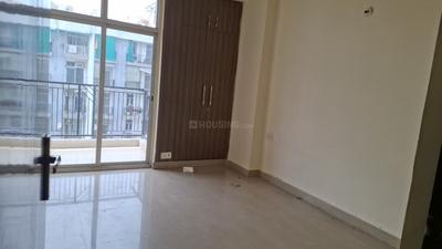Bedroom Image of 1350 Sq.ft 3 BHK Apartment / Flat for rent in Skytech Matrott, Sector 76 Noida for Rs. 33000