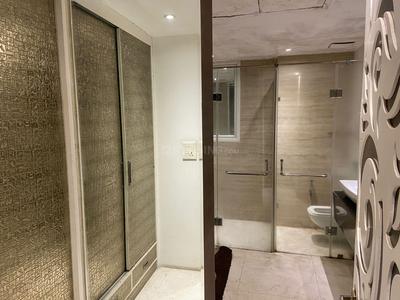 Bathroom Image of 4550 Sq.ft 5 BHK Penthouse for sale in Mahagun Moderne, Sector 78 Noida for Rs. 80000000
