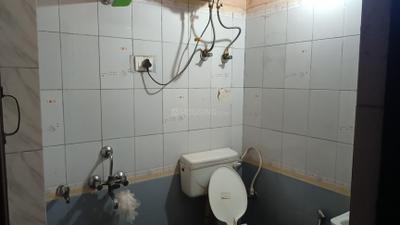 Bathroom Image of 600 Sq.ft 1 BHK Builder Floor for rent in Vaishali Ghaziabad for Rs. 13000