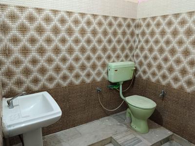 Bathroom Image of 150 Sq.ft 2 BHK Independent House for rent in Amar Deep Colony Hisar for Rs. 9000