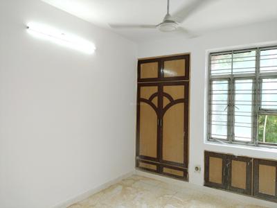 Bedroom Image of 1600 Sq.ft 3 BHK Apartment / Flat for sale in Golden Heights Apartments, Sector 12 Dwarka New Delhi for Rs. 27000000