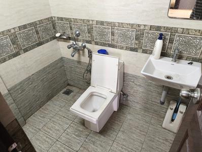 Bathroom Image of 1300 Sq.ft 3 BHK Apartment / Flat for sale in Kakkanad Kochi for Rs. 7000000