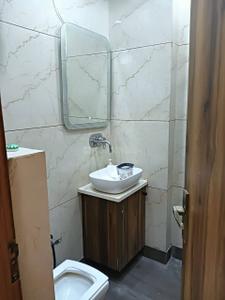 Bathroom Image of 1000 Sq.ft 2 BHK Builder Floor for rent in Tagore Garden Extension New Delhi for Rs. 38000