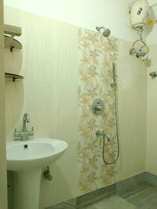 Common Bathroom Image of 1100 Sq.ft 2 BHK Builder Floor for rent in Santoshpur Kolkata for Rs. 23000