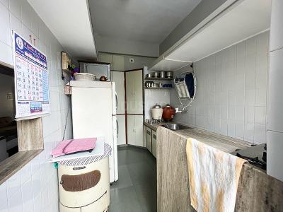 Kitchen Image of 882 Sq.ft 3 BHK Apartment / Flat for sale in Kankaria Ahmedabad for Rs. 7500000