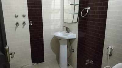 Bathroom Image of 1700 Sq.ft 3 BHK Builder Floor for rent in Sector 28 Faridabad for Rs. 22000