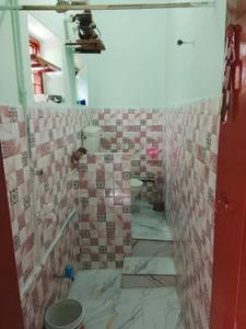 Bathroom Image of 1500 Sq.ft 2.5 BHK Independent House for rent in Cossipore Kolkata for Rs. 15000
