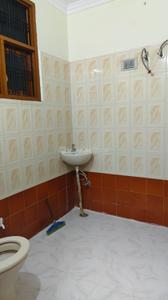 Bathroom Image of 1150 Sq.ft 2 BHK Independent House for rent in Gomti Nagar Lucknow for Rs. 18000