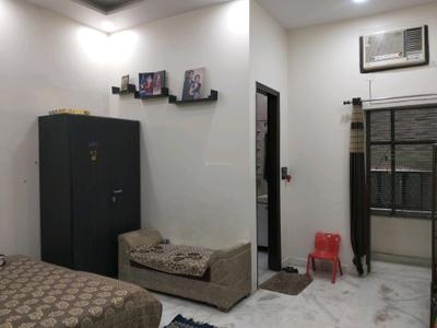 Bedroom Image of 1800 Sq.ft 4 BHK Builder Floor for sale in Tri Nagar New Delhi for Rs. 17000000