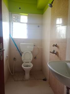 Bathroom Image of 1130 Sq.ft 3 BHK Apartment / Flat for sale in Chinar Park Kolkata for Rs. 7200000