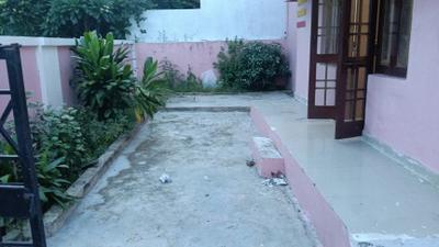 Balcony Image of 3200 Sq.ft 3 BHK Independent House for rent in Vrindavan Yojana Lucknow for Rs. 25000