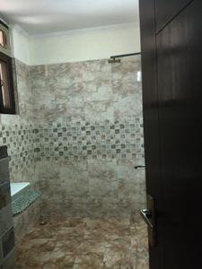 Bathroom Image of 1800 Sq.ft 3 BHK Builder Floor for rent in Sector 46 Noida for Rs. 42000