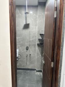 Bathroom Image of 850 Sq.ft 2 BHK Builder Floor for rent in Shalimar Bagh New Delhi for Rs. 33000