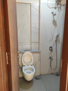 Bathroom Image of 928 Sq.ft 2 BHK Apartment / Flat for sale in The Atmosphere, Mulund West Mumbai for Rs. 18500000