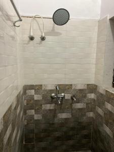 Bathroom Image of 1000 Sq.ft 2 BHK Builder Floor for rent in Indira Nagar Lucknow for Rs. 12000