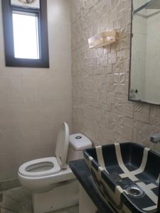 Common Bathroom Image of 1250 Sq.ft 3 BHK Apartment / Flat for rent in KG-III New Delhi for Rs. 36000