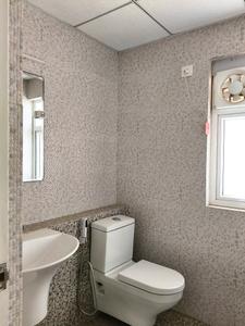 Common Bathroom Image of 1300 Sq.ft 2.5 BHK Apartment / Flat for rent in Shree Vardhman Victoria, Sector 70 Gurgaon for Rs. 40500