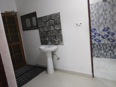 Bathroom Image of 1500 Sq.ft 3 BHK Independent House for rent in Aliganj Lucknow for Rs. 17500