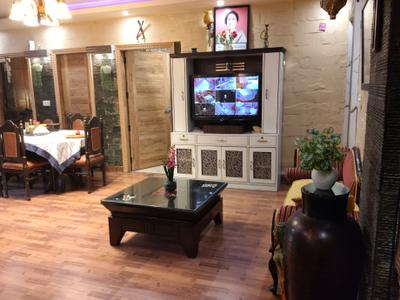 Living Room Image of 1600 Sq.ft 4 BHK Apartment / Flat for sale in Vasant Kunj New Delhi for Rs. 18500000