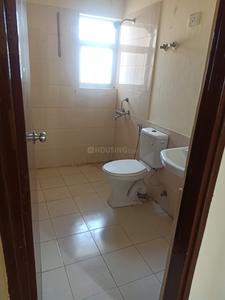 Bathroom Image of 1200 Sq.ft 3 BHK Apartment / Flat for sale in Sare Crescent Parc Royal Greens Phase 1, Sector 92 Gurgaon for Rs. 11500000