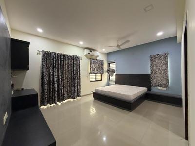 Bedroom Image of 3500 Sq.ft 4 BHK Apartment / Flat for rent in New Alkapuri Vadodara for Rs. 40000