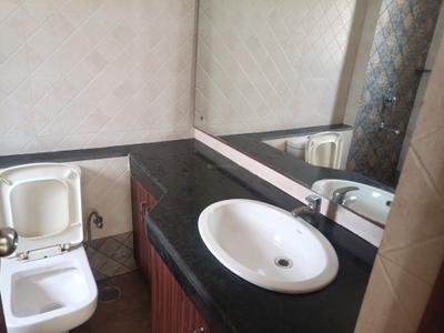 Bathroom Image of 973 Sq.ft 2 BHK Apartment / Flat for sale in Unitech Uniworld Gardens 2, Sector 47 Gurgaon for Rs. 13800000