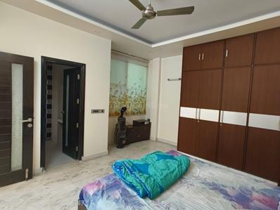 Bedroom Image of 1500 Sq.ft 3 BHK Builder Floor for rent in Sector 52 Noida for Rs. 50000