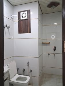 Common Bathroom Image of 900 Sq.ft 2 BHK Builder Floor for sale in Ramesh Nagar New Delhi for Rs. 13000000
