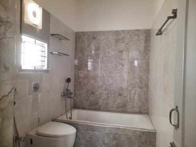 Bathroom Image of 2300 Sq.ft 3 BHK Duplex for rent in Pallikaranai Chennai for Rs. 35000