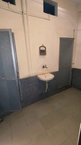 Bathroom Image of 450 Sq.ft 1 RK Independent House for rent in Vijay Nagar Indore for Rs. 7000