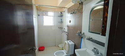 Bathroom Image of 900 Sq.ft 3 BHK Apartment / Flat for rent in Srijan Greenfield City, Maheshtala Kolkata for Rs. 17500