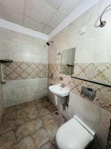 Bathroom Image of 980 Sq.ft 2 BHK Apartment / Flat for sale in Shiva Motia Huys, Kishanpura Zirakpur for Rs. 6190000