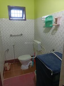 Bathroom Image of 1000 Sq.ft 2 BHK Apartment / Flat for rent in Anna Nagar Chennai for Rs. 30000