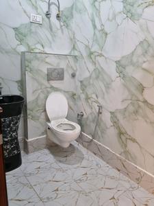 Common Bathroom One Image of 1500 Sq.ft 4 BHK Builder Floor for rent in Sector 15 Dwarka New Delhi for Rs. 40000