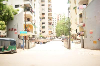 Image of 1300 Sq.ft 2 BHK Apartment / Flat for rent in Konark Tower, Vastrapur, Ahmedabad for Rs. 28000