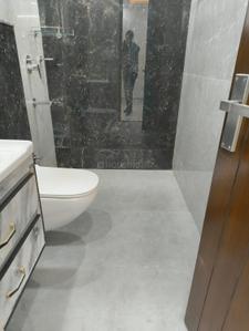 Bathroom Image of 2200 Sq.ft 4 BHK Apartment / Flat for sale in DDA Sector C Pocket 8, Vasant Kunj New Delhi for Rs. 49500000