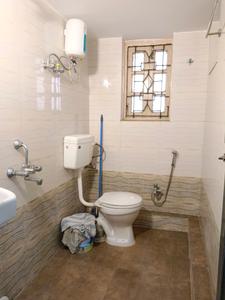Common Bathroom Image of 600 Sq.ft 1 BHK Builder Floor for rent in Tollygunge Kolkata for Rs. 17000